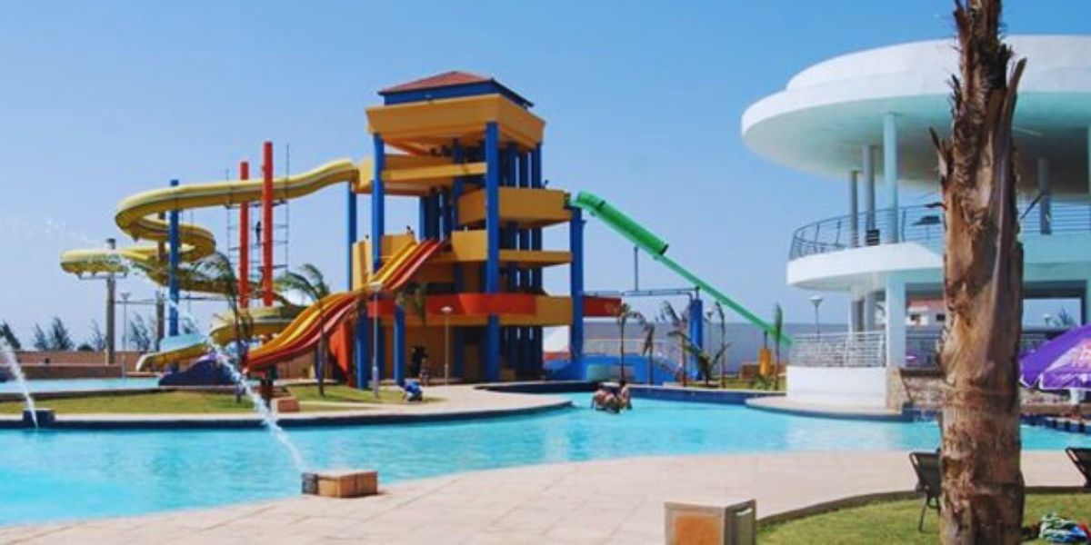 Aquapark Waterworld Maputo: Diversão à beira-mar na Costa do Sol
