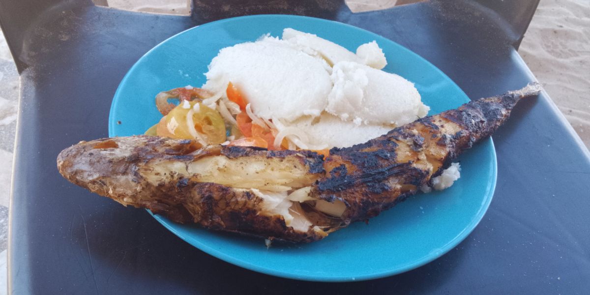Onde Comer na Praia da Katembe: Peixe Banana Grelhado por 150 MT