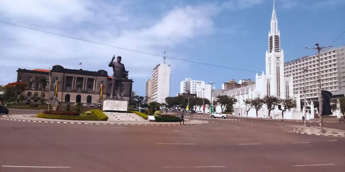Praça da Independência: O Coração Monumental de Maputo Que Você Precisa Conhecer