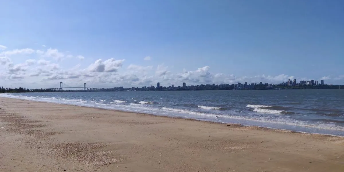 Praia Praia de KaTembe em Maputo, Moçambique