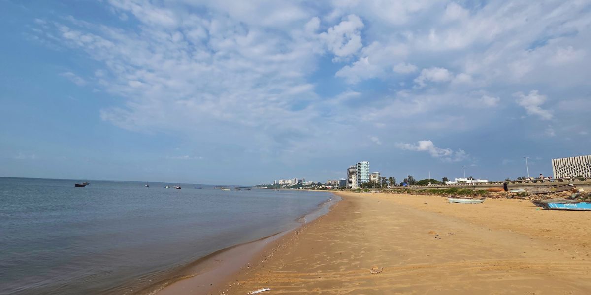 Timing é tudo na Costa do Sol. Chegue antes das 8h ou depois das 16h para evitar as multidões e o calor intenso do meio-dia